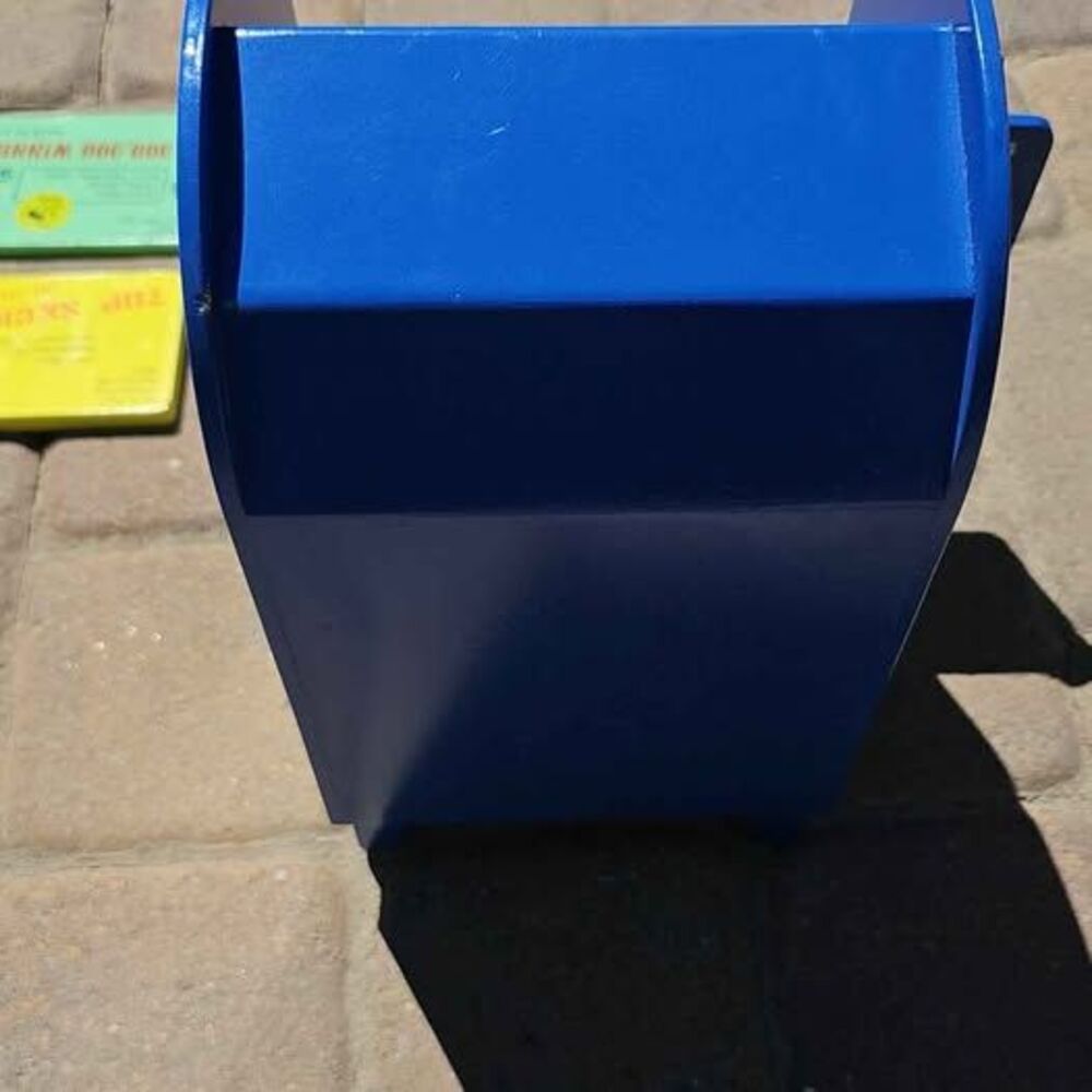 Kids toy mailbox with postcards and key, Melissa & Doug. - Picture 6 of 8